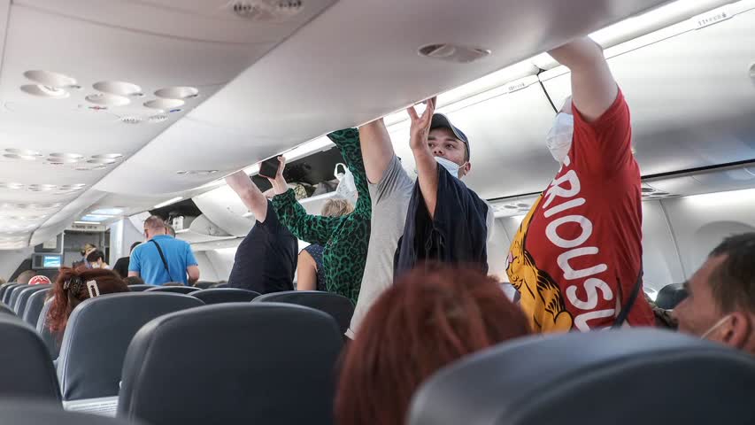 Фото - Десятки рейсов задержали или отменили в московских аэропортах