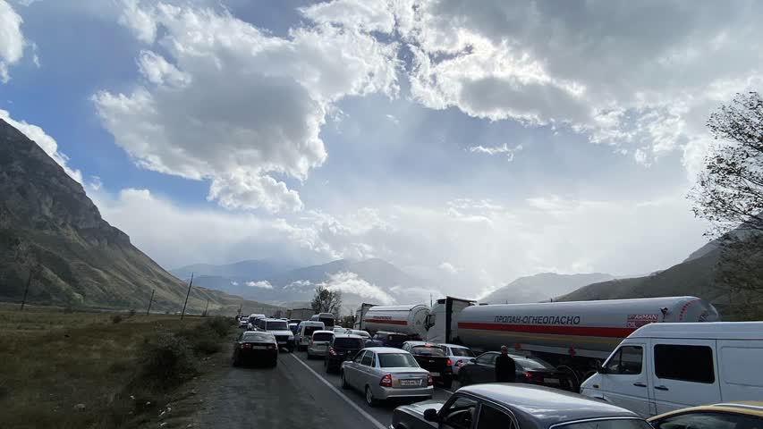 Фото - На границе с Грузией скопилось свыше 5,5 тысячи машин
